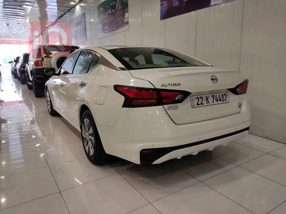 نيسان ألتيما